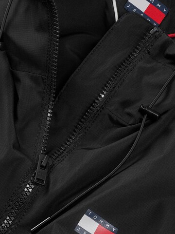 Tommy Jeans Φθινοπωρινό και ανοιξιάτικο μπουφάν 'Essential' σε μαύρο