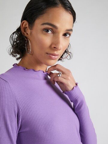 T-shirt 'NICCA' PIECES en violet