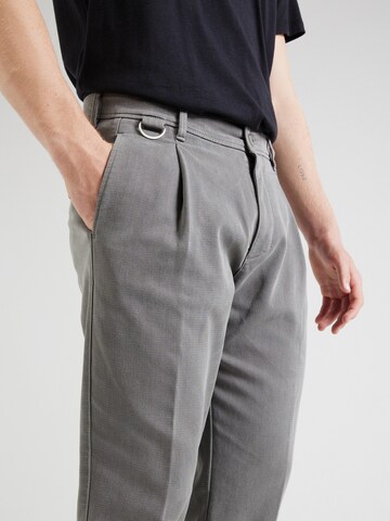 Regular Pantalon à pince 'DEVYN' DRYKORN en gris