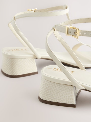 Next - Sandalias con hebilla en blanco