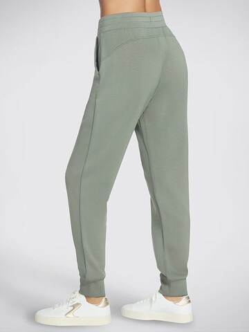 SKECHERS - regular Pantalón deportivo 'Skechers Elevate Jogger' en verde