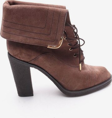 Louis Vuitton Dress Boots in 40 in Brown: front