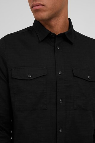 !Solid Regular fit Button Up Shirt in Black