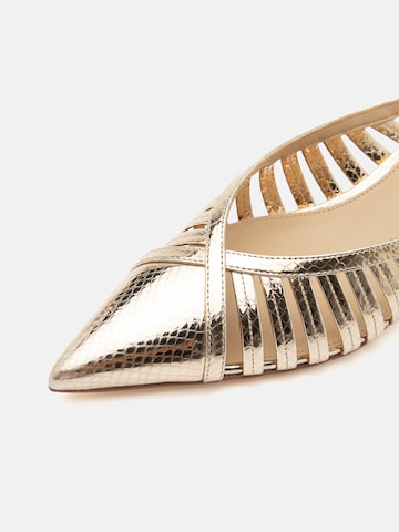 MICHAEL Michael Kors - Sapato aberto 'ADRIANA' em ouro