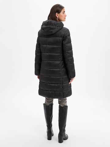 Manteau d’hiver Marc Cain en noir