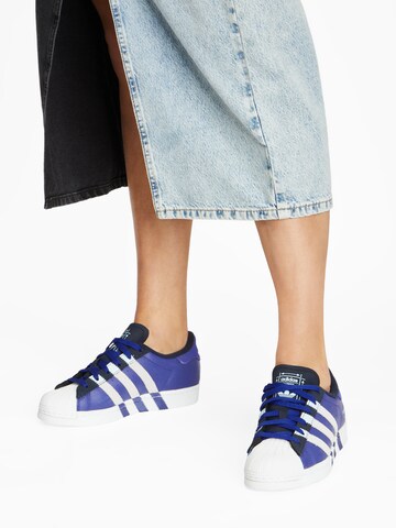 ADIDAS ORIGINALS - Zapatillas deportivas bajas en azul: frente