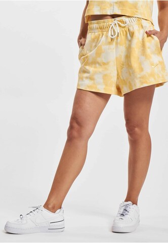 Nike Sportswear Loose fit Pants in Yellow