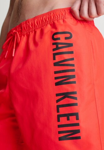 Calvin Klein Swimwear Badeshorts 'Intense Power' in Rot
