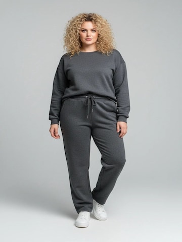 Shape Of You Regular Hose in Grau: Vorderseite