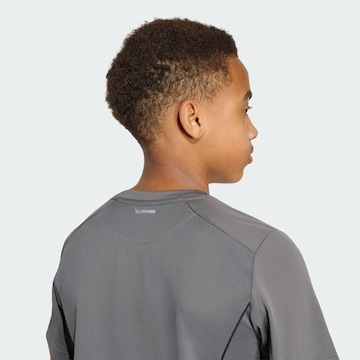 ADIDAS SPORTSWEAR - Camisa funcionais 'Tech Apparel' em cinzento