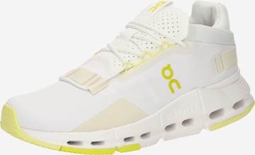 Sneaker bassa 'Cloudnova 2' di On in bianco: frontale