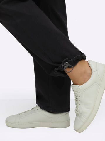 SHEEGO Regular Jeans in Schwarz