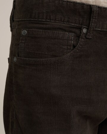 WE Fashion Regular Jeans in Braun