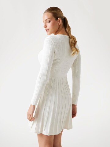 GUESS Strickkleid in Weiß