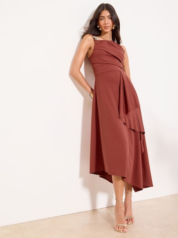 Lipsy Рокля в кафяво