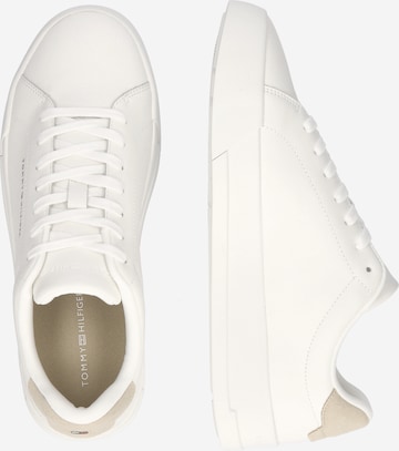 TOMMY HILFIGER Sneakers laag 'COURT ESS' in Beige