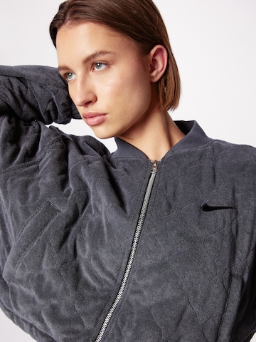 Nike Sportswear - Chaqueta de entretiempo en gris