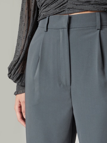 Coupe slim Pantalon à pince 'Pearl' Guido Maria Kretschmer Women en gris