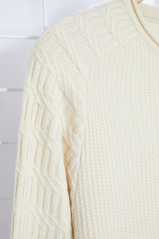 Trendyol Sweater in Beige