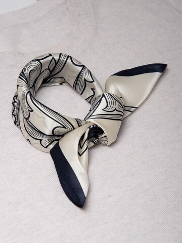 Sciarpa 'Seidentuch Floral  dunkelblau weiss' di MayTree in bianco