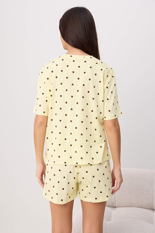 Trendyol - Pijama de pantalón corto en amarillo