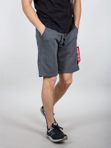 regular Pantaloni 'X-Fit' di ALPHA INDUSTRIES in grigio