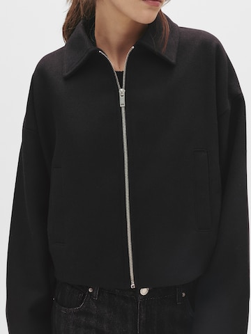 Pull&Bear Prehodna jakna | črna barva