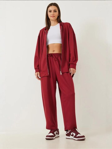 Bianco Lucci Sweat suit in Red: front