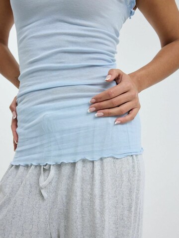 Seamless Basic Top ' Flounce ' in Blauw