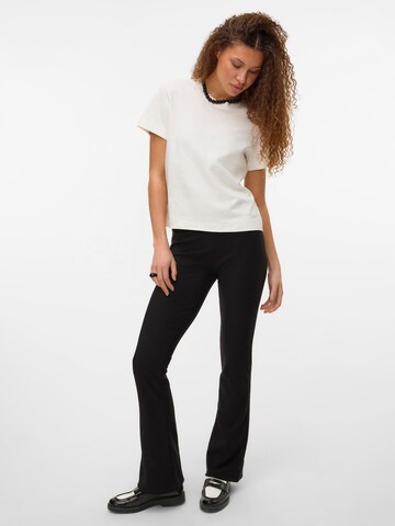 Bootcut Pantalon 'JOSIE ' VERO MODA en noir