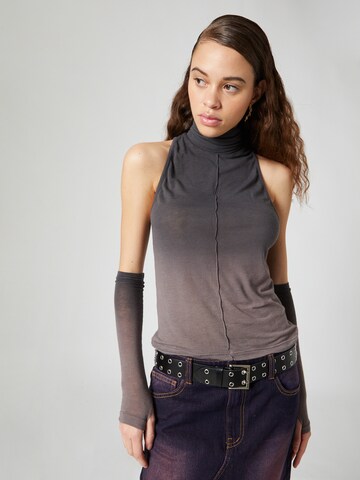 Bella x ABOUT YOU Top 'Jessie' in Grey: front