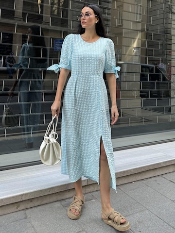 For You Moda Jurk in Blauw: voorkant
