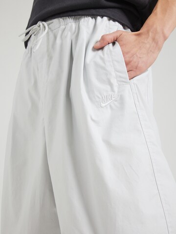 Nike Sportswear Loosefit Kalhoty 'CLUB' – šedá