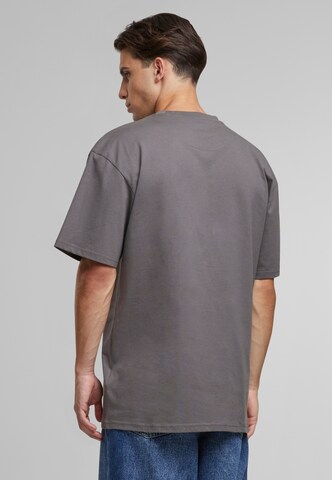 Karl Kani - Camisa 'KM241-076-7' em cinzento
