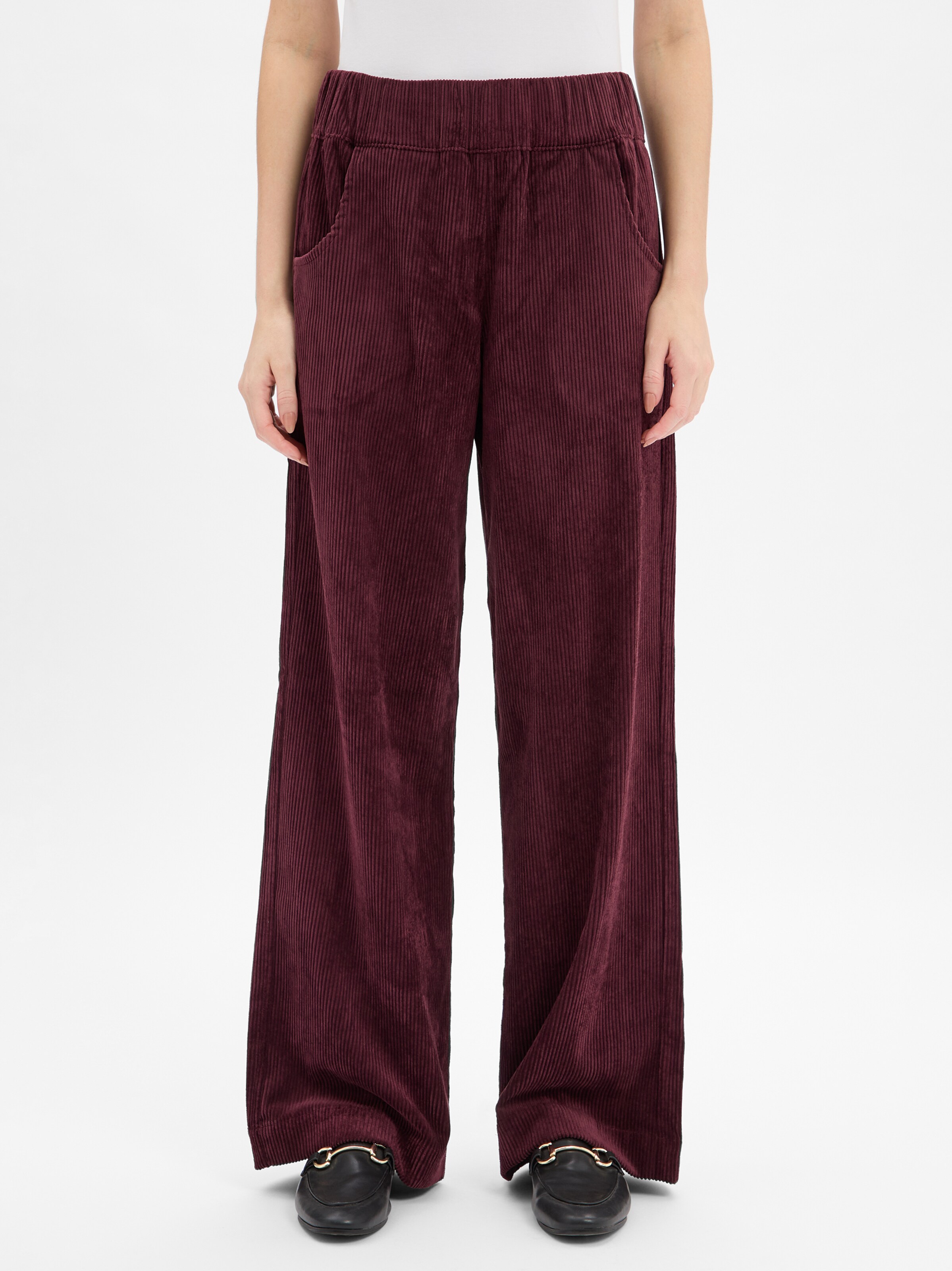 Marie Lund Wide leg Pants in Purple: front