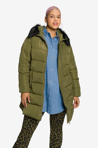 Studio Untold Winter Coat in Green: front