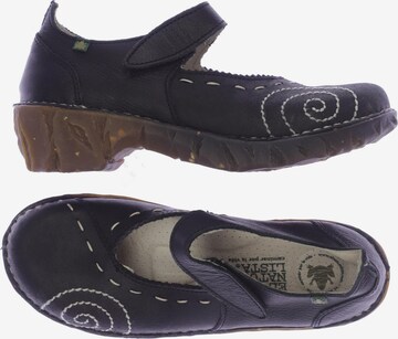 EL NATURALISTA Flats & Loafers in 36 in Black: front