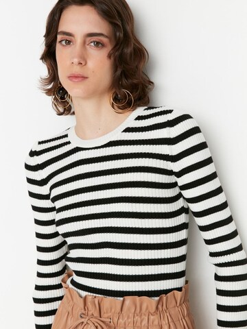 Trendyol Sweater in Black: front
