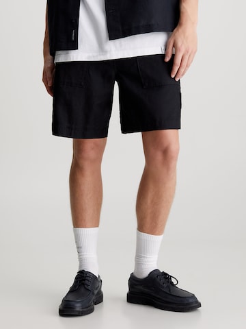 Calvin Klein Jeans Loosefit Shorts in Schwarz: predná strana