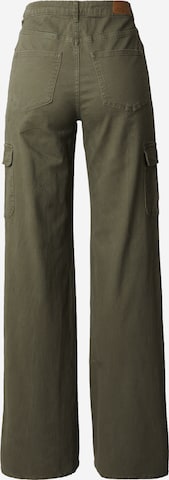 Vero Moda Tall - Pierna ancha Pantalón vaquero cargo 'TESSA' en verde