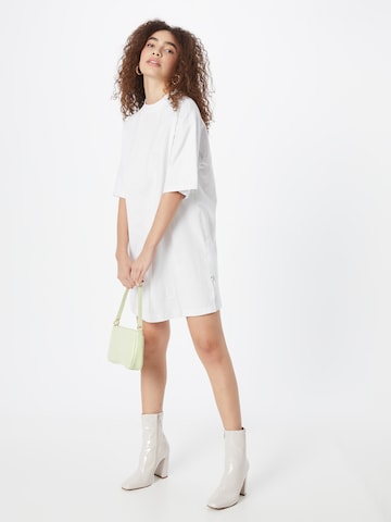 Urban Classics Šaty – bílá
