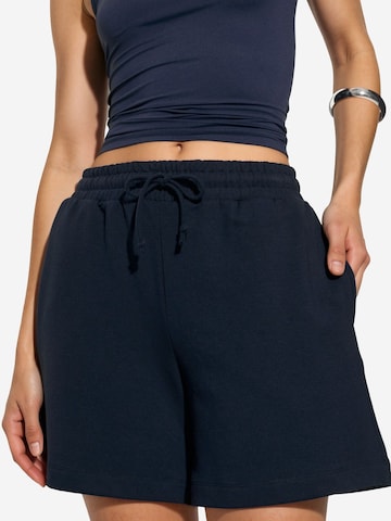 Busem - Loosefit Calças 'Shorts' em azul