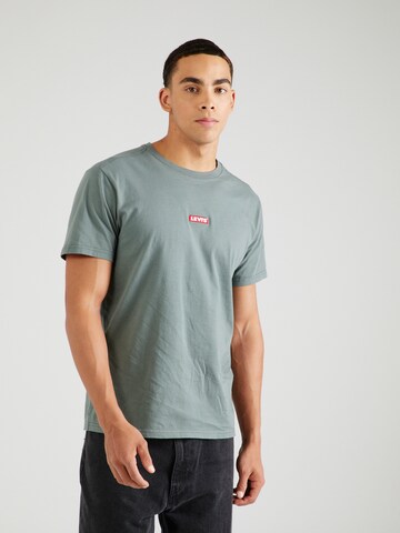 LEVI'S ® Póló 'SS Relaxed Baby Tab Tee' - zöld: elől