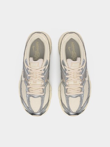 Nike Sportswear Низкие кроссовки 'AIR MAX MOTO 2K' в Бежевый