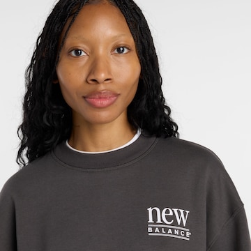 new balance Sweatshirt 'Reimagined' in Grijs