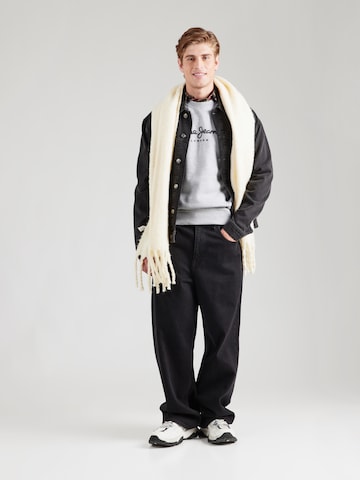 Pepe Jeans Sweatshirt 'MACBETH' i grå