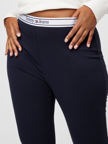 Evazați Leggings de la Tommy Jeans Curve pe albastru