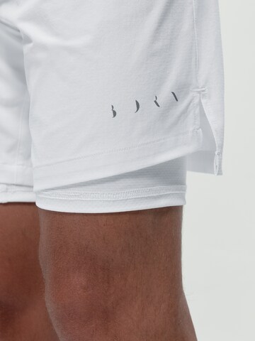 Born Regular Shortshorts 'Natron 2.0' in Weiß
