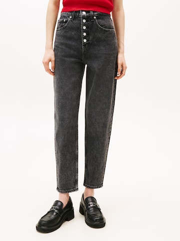 Tommy Jeans Tapered Jeans in Grey: front