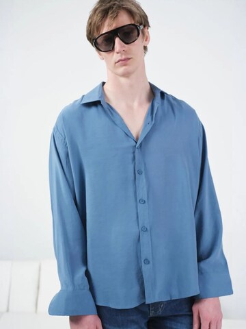 Giesto Comfort fit Button Up Shirt in Blue: front